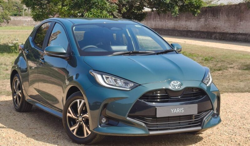 Used Toyota Yaris 1.5 VVT-h Design E-CVT Euro 6 (s/s) 5dr full