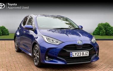 Used Toyota Yaris 1.5 VVT-h Design E-CVT Euro 6 (s/s) 5dr