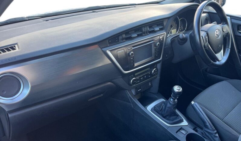 Used Toyota Auris 1.33 Dual VVT-i Icon Euro 5 (s/s) 5dr full