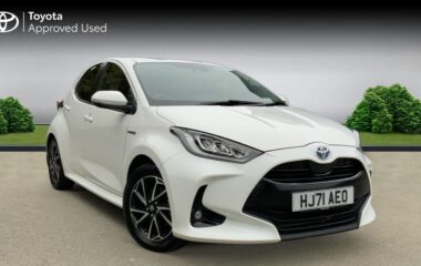 Used Toyota Yaris 1.5 VVT-h Design E-CVT Euro 6 (s/s) 5dr