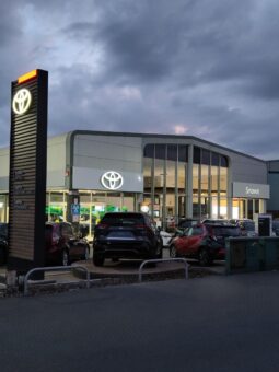 Used Toyota Yaris 1.33 Dual VVT-i Icon Euro 5 5dr full