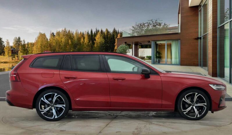 Used Volvo V60 Ultra, B4 Mild hybrid, Petrol, Dark full