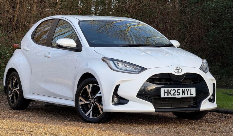 Used Toyota Yaris 1.5 VVT-h Design Hatchback 5dr Petrol Hybrid E-CVT Euro 6 (s/s) (116 ps) full