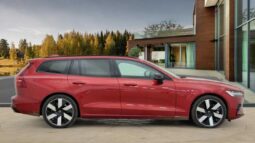 Used Volvo V60 Ultra, T8 AWD Plug-in hybrid, Electric/Petrol, Dark full
