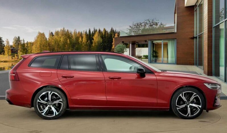 Used Volvo V60 Ultra, B4 Mild hybrid, Petrol, Dark full