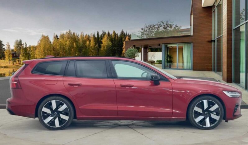 Used Volvo V60 Plus, T6 AWD Plug-in hybrid, Electric/Petrol, Dark full