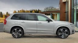 Used Volvo XC90 Recharge Ultimate, T8 AWD plug-in hybrid, Electric/Petrol, Dark, 7 Seats full