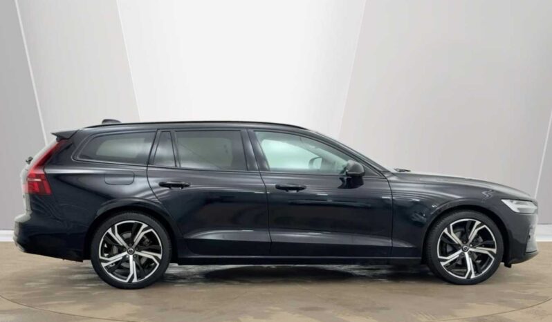 Used Volvo V60 Ultra, B4 Mild hybrid, Petrol, Dark full