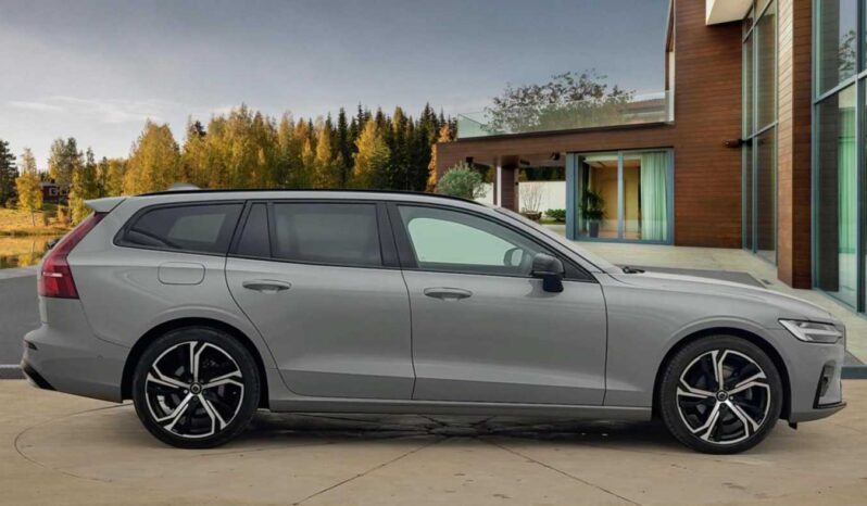 Used Volvo V60 Ultra, B4 Mild hybrid, Petrol, Dark full