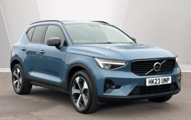 Used Volvo XC40 Ultimate, B4 mild hybrid, Petrol, Dark
