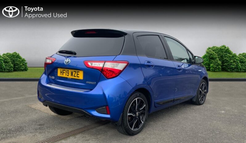 Used Toyota Yaris 1.5 VVT-h Blue Bi-Tone E-CVT Euro 6 (s/s) 5dr full