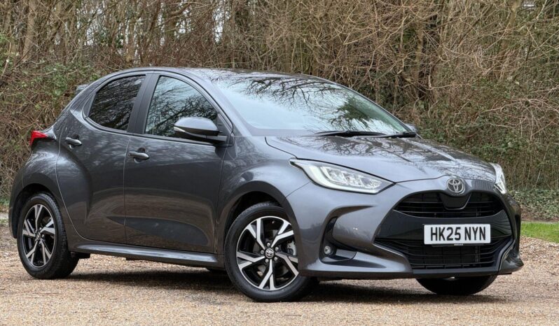 Used Toyota Yaris 1.5 VVT-h Design Hatchback 5dr Petrol Hybrid E-CVT Euro 6 (s/s) (116 ps) full