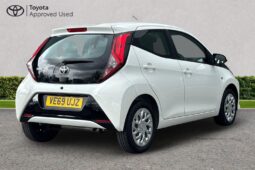 Used Toyota AYGO 1.0 VVT-i x-play Euro 6 5dr full