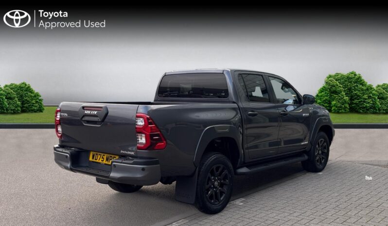Used Toyota Hi-Lux 2.8 D-4D-h Invincible X Auto 4WD Euro 6 4dr full