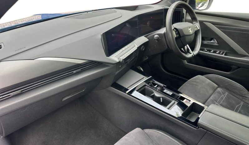 Used Vauxhall Astra 54kWh Ultimate Auto 5dr full