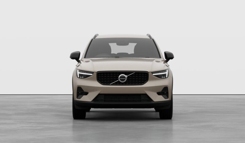 Used Volvo XC40 Plus full