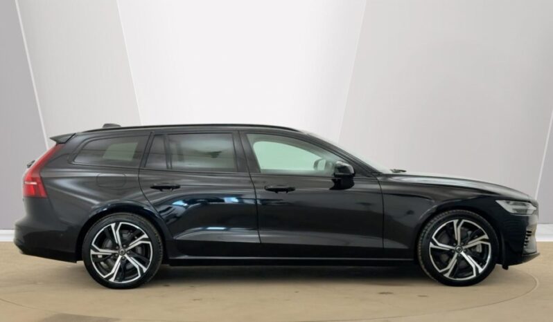 Used Volvo V60 Ultra, T8 AWD Plug-in hybrid, Electric/Petrol, Dark full