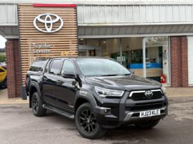 Used Toyota Hilux 2.8 D-4D Invincible X Pickup Double Cab 4dr Diesel Auto 4WD Euro 6 (s/s) (204 ps)