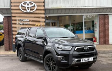 Used Toyota Hilux 2.8 D-4D Invincible X Pickup Double Cab 4dr Diesel Auto 4WD Euro 6 (s/s) (204 ps)