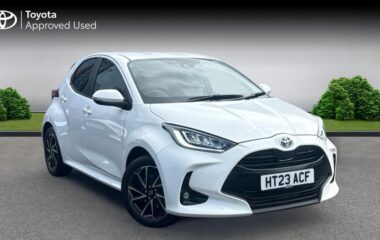 Used Toyota Yaris 1.5 VVT-h Design E-CVT Euro 6 (s/s) 5dr