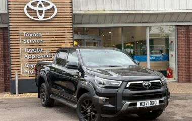 Used Toyota Hilux 2.8 D-4D Invincible X Pickup Double Cab 4dr Diesel Auto 4WD Euro 6 (s/s) (204 ps)
