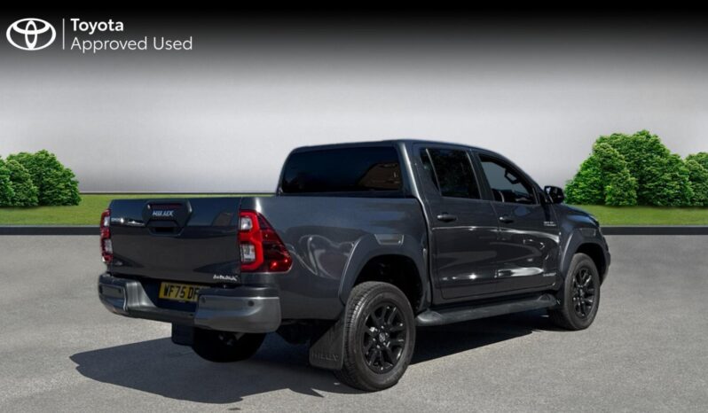 Used Toyota Hilux 2.8 D-4D-h Invincible X Auto 4WD Euro 6 4dr full