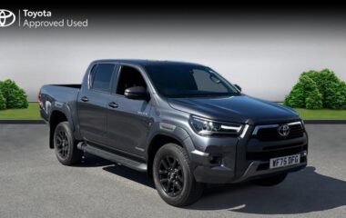 Used Toyota Hilux 2.8 D-4D-h Invincible X Auto 4WD Euro 6 4dr