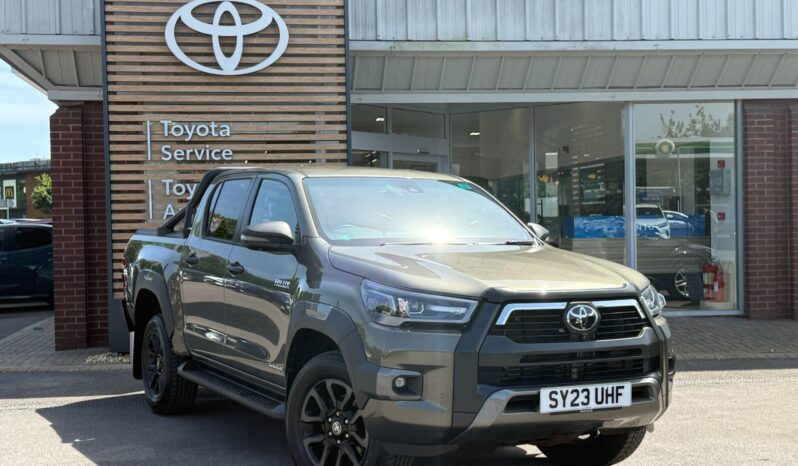 Used Toyota Hilux 2.8 D-4D Invincible X Auto 4WD Euro 6 (s/s) 4dr full