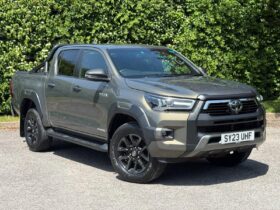 Used Toyota Hilux 2.8 D-4D Invincible X Auto 4WD Euro 6 (s/s) 4dr