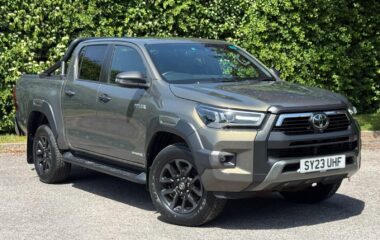 Used Toyota Hilux 2.8 D-4D Invincible X Auto 4WD Euro 6 (s/s) 4dr