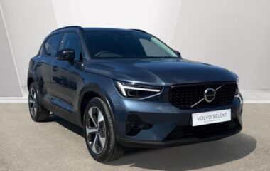Used Volvo XC40 Plus, B4 Mild hybrid, Petrol, Dark