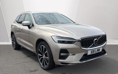Used Volvo XC60 Recharge Ultimate, T8 AWD plug-in hybrid, Electric/Petrol, Bright