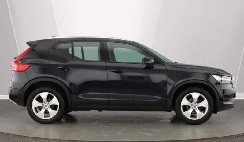 Used Volvo XC40 Momentum, T3 Manual full