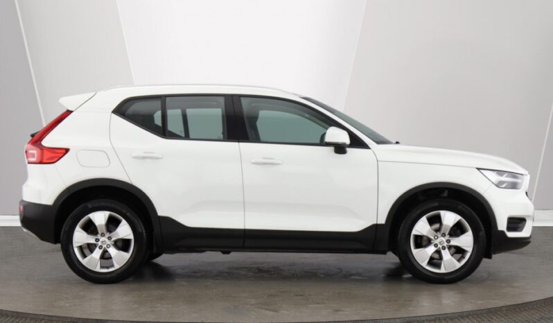 Used Volvo XC40 Momentum, T3 Manual full
